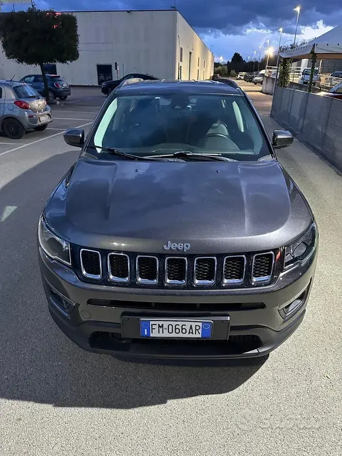 Usata Jeep Compass Longitude 140 CV (102 kW) 2018 Grigio SUV