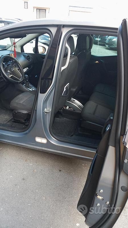 Usata Opel Meriva 95 CV (69 kW) 2011 Grigio Monovolume