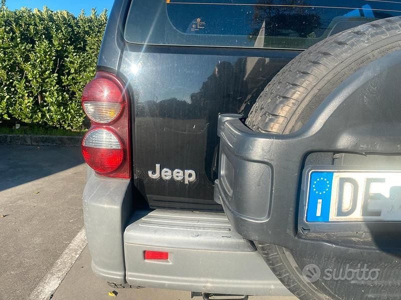 Usata Jeep Cherokee 2005 Nero SUV