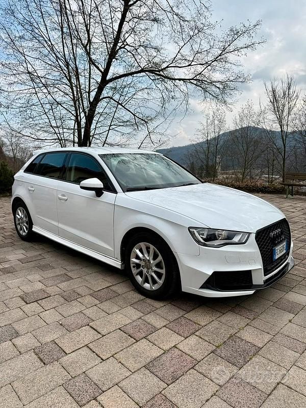 Usado Audi A3 110 CV (80 kW) 2016 Blanco Familiar