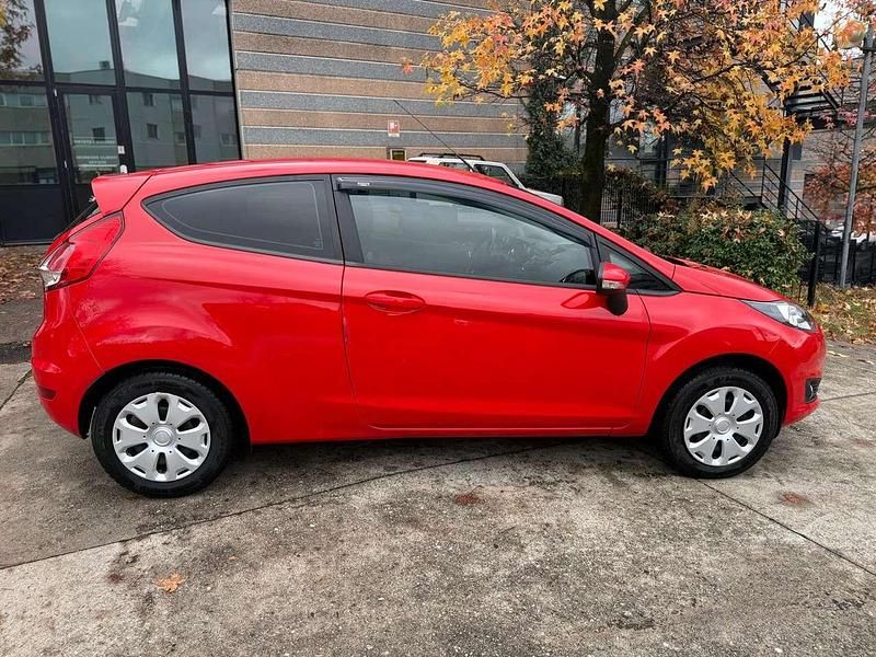 Other Usata 2016 Ford Fiesta Titanium Tre volumi | 6990 € (Buon prezzo) - Immagine 1/3