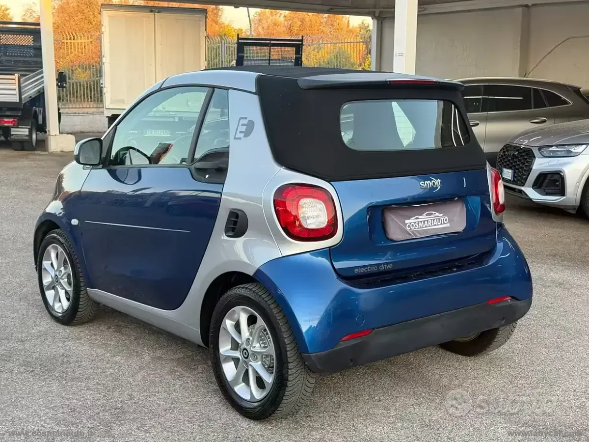 Usata Smart ForTwo Electric Drive Passion 41 kW (56 CV) 2018 Blu/azzurro Cabrio