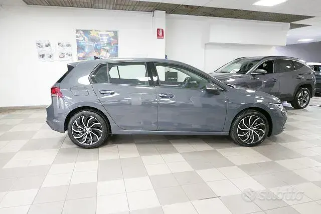 Usata VW Golf VIII Life 110 CV (80 kW) 2022 Antracite Berlina