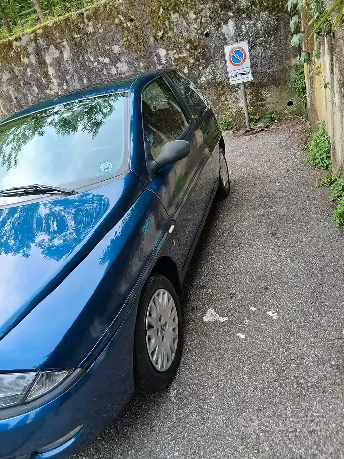 Usado Lancia Ypsilon 60 HP (44 kW) 2001 Citadino
