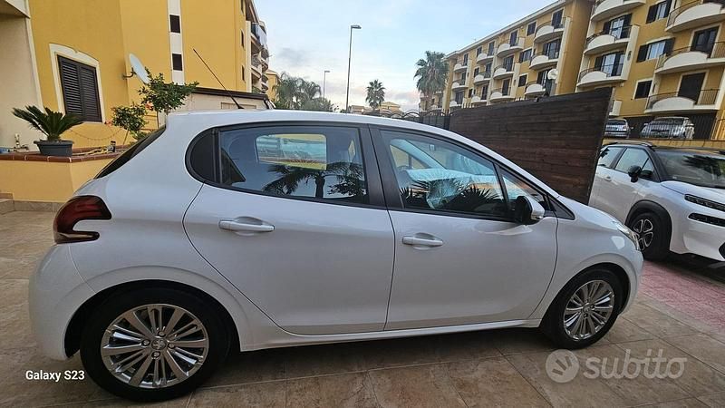 Usata Peugeot 208 82 CV (60 kW) 2017 Bianco Utilitaria
