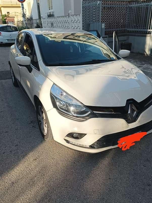 Beige Usata 2016 Renault Clio IV Zen Tre volumi | 6500 € (Ottimo prezzo) - Immagine 1/4