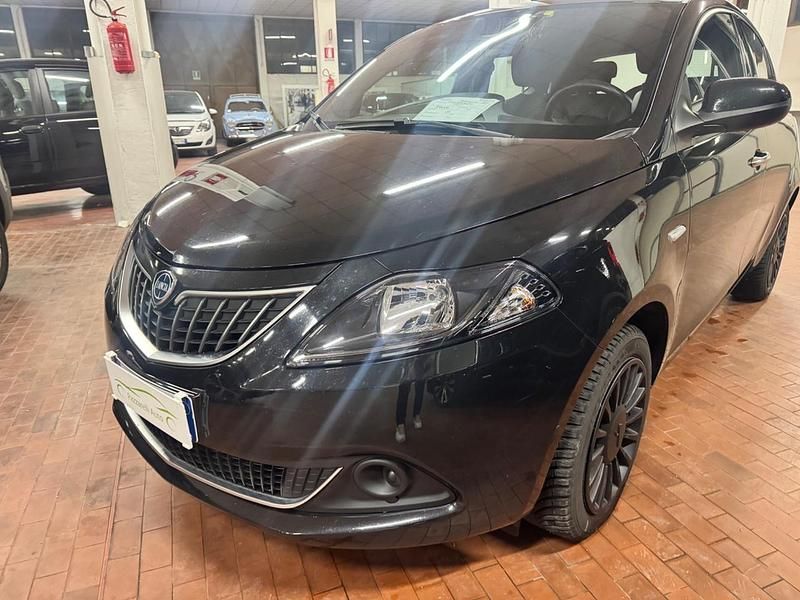 Usata Lancia Ypsilon Silver 69 CV (50 kW) 2022 Nero Utilitaria