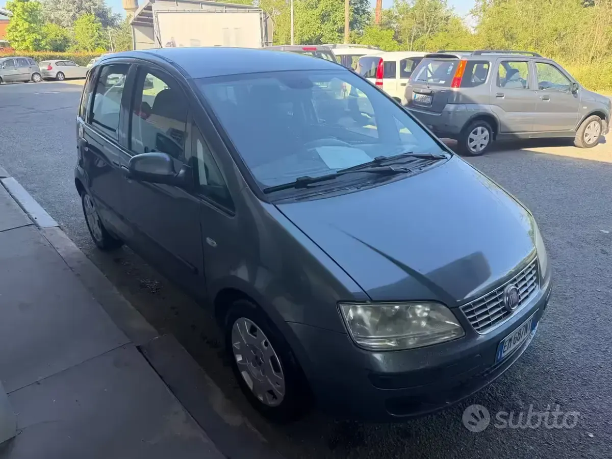Usata Fiat Idea Dynamic 77 CV (56 kW) 2012 Grigio Monovolume