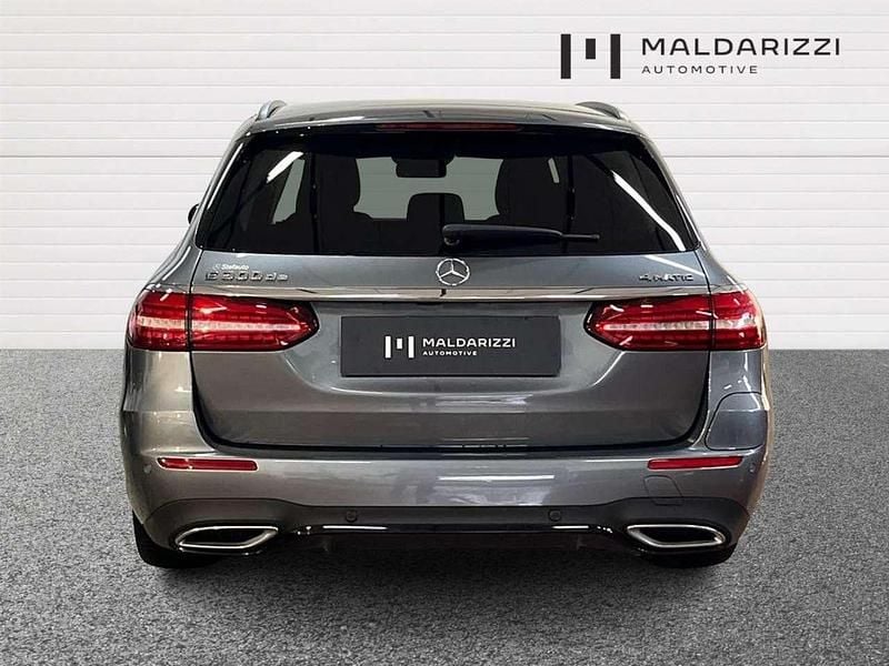 Usata Mercedes E300 Premium 194 CV (142 kW) 2022 Argento selenite Station wagon