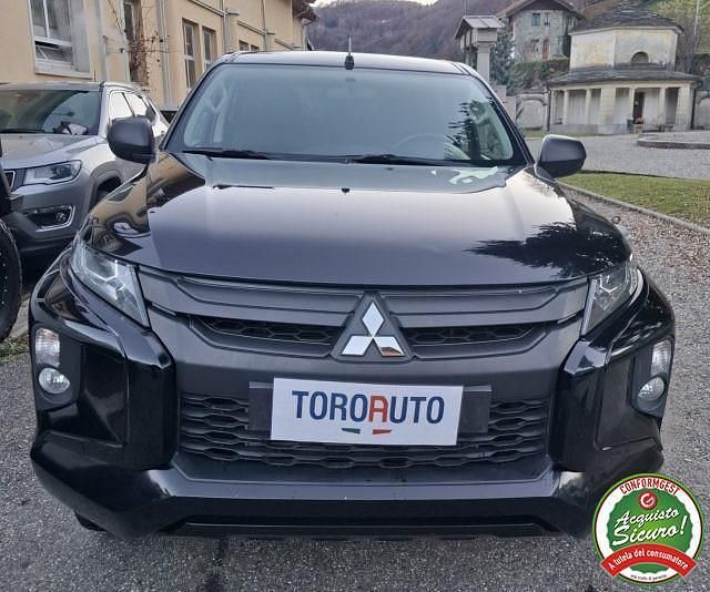 Usata Mitsubishi L200 Invite 150 CV (110 kW) 2021 Nero Pick-up