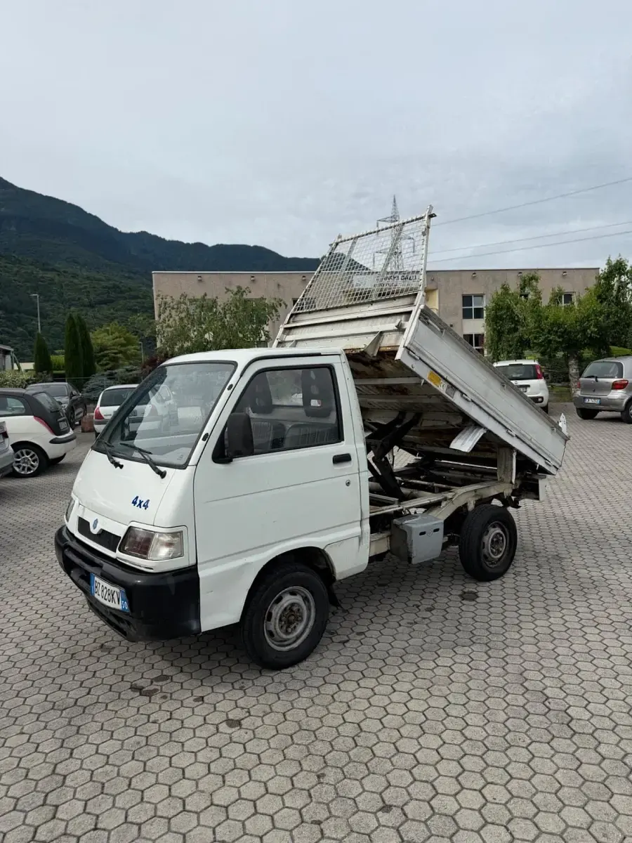 Usata Piaggio Porter 65 CV (47 kW) 2002 Bianco