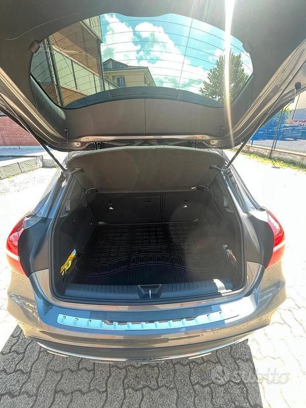 Usata Mercedes GLA200 Premium 156 CV (114 kW) 2019 Grigio SUV