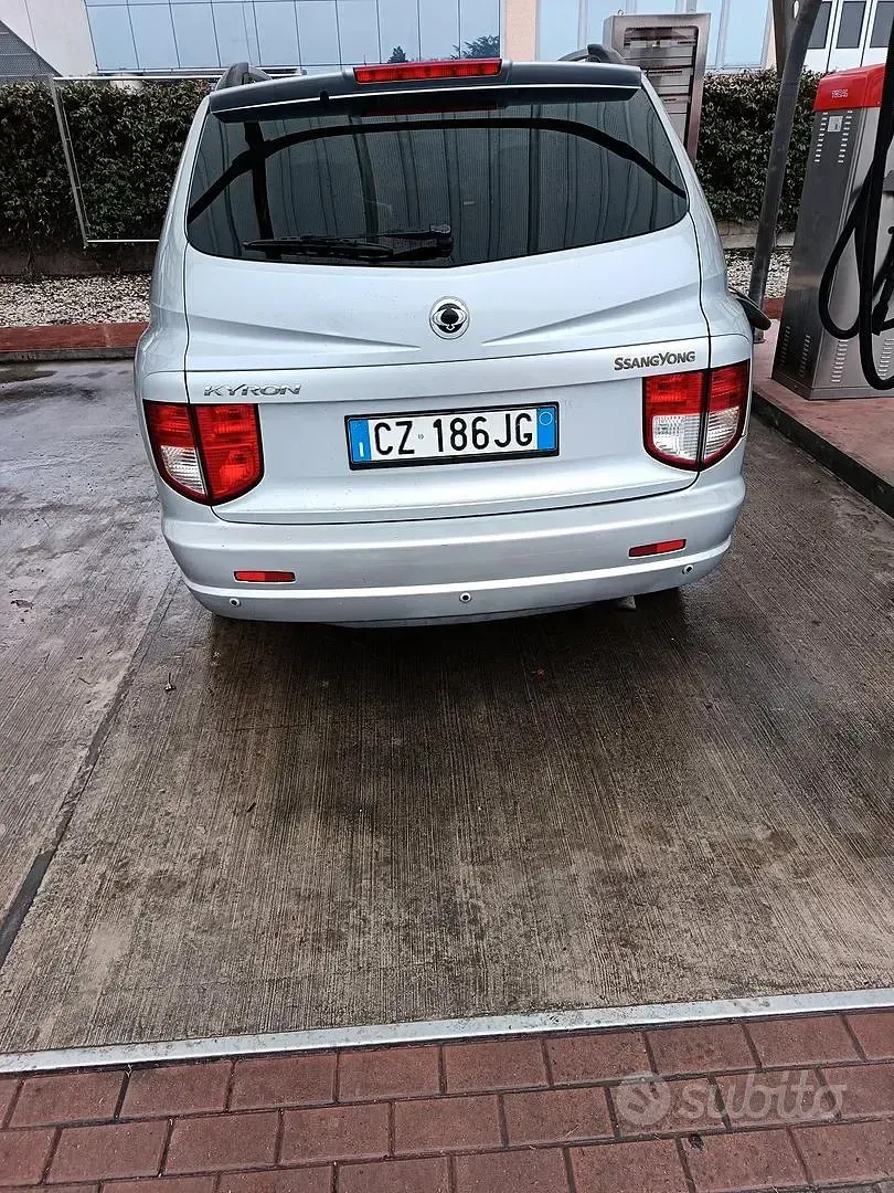 Usata SsangYong Kyron 141 CV (103 kW) 2005 Grigio SUV