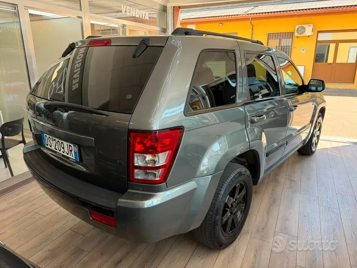 Usata Jeep Grand Cherokee Overland 218 CV (160 kW) 2008 Grigio SUV