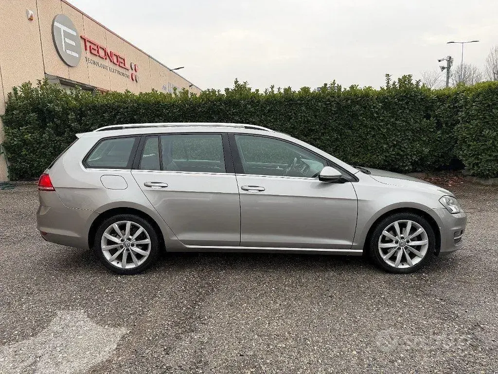 Second-hand VW Golf VII Highline 110 CP (80 kW) 2016 Gri Break