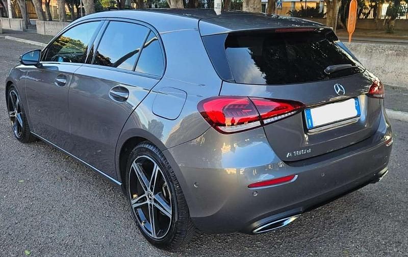 Usata Mercedes A180 Edition 116 CV (85 kW) 2019 Grigio Berlina