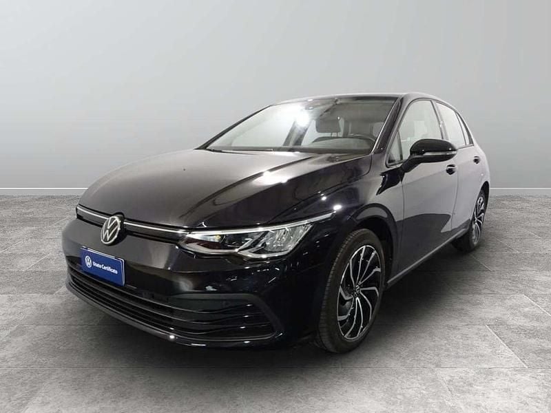 Deep black perlato Usata 2022 VW Golf VIII Life Tre volumi | 20.500 € (Buon prezzo) - Immagine 1/4