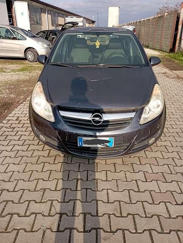 Usata Opel Corsa Cosmo 75 CV (55 kW) 2008 Berlina