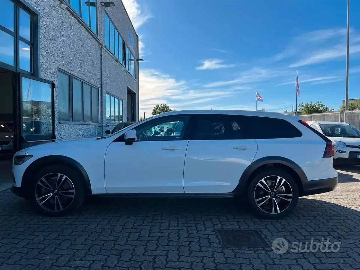 Usata Volvo V90 CC Pro 190 CV (139 kW) 2021 Bianco Station wagon