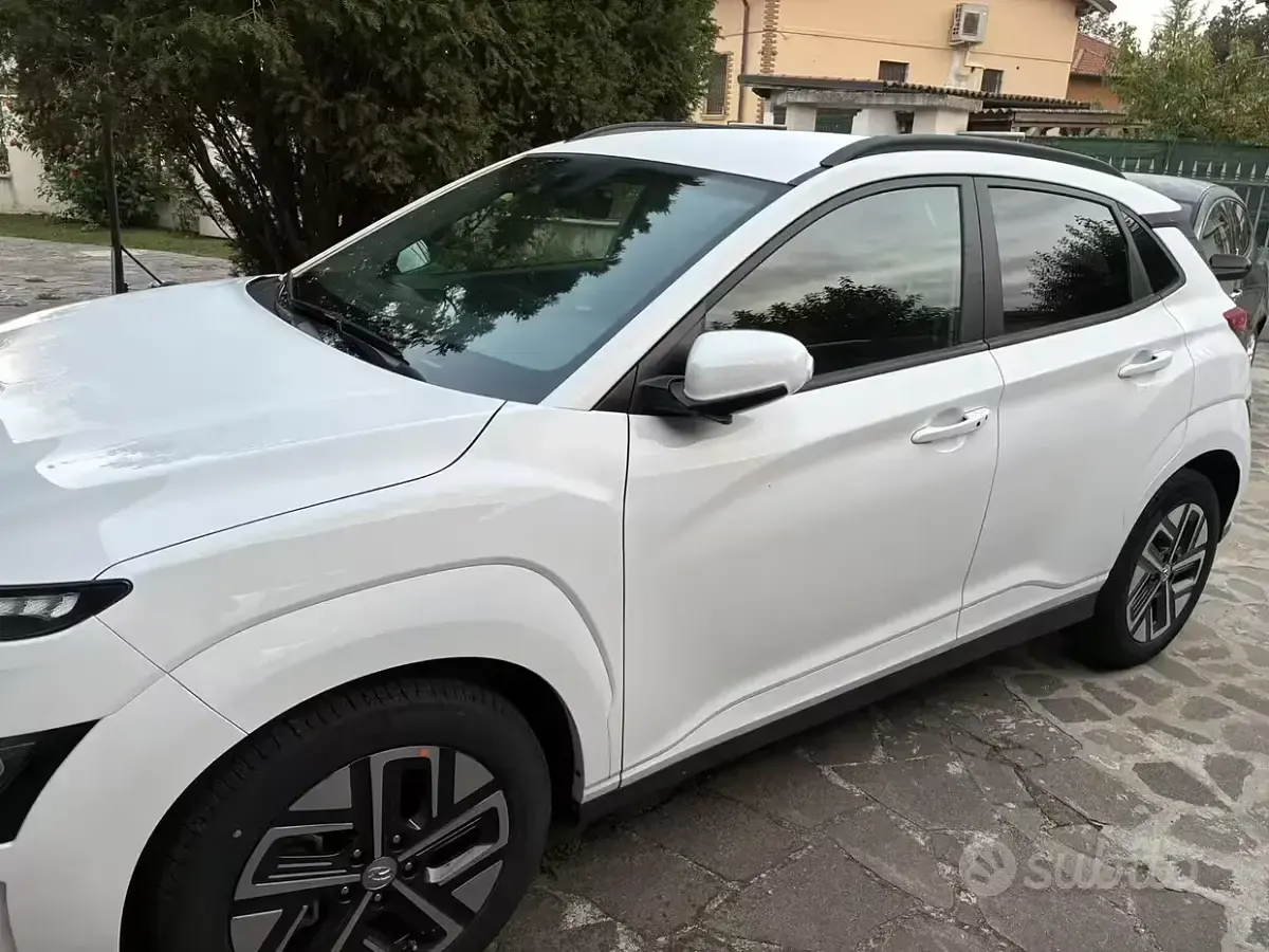 Usata Hyundai Kona 26 kW (36 CV) 2023 Bianco SUV