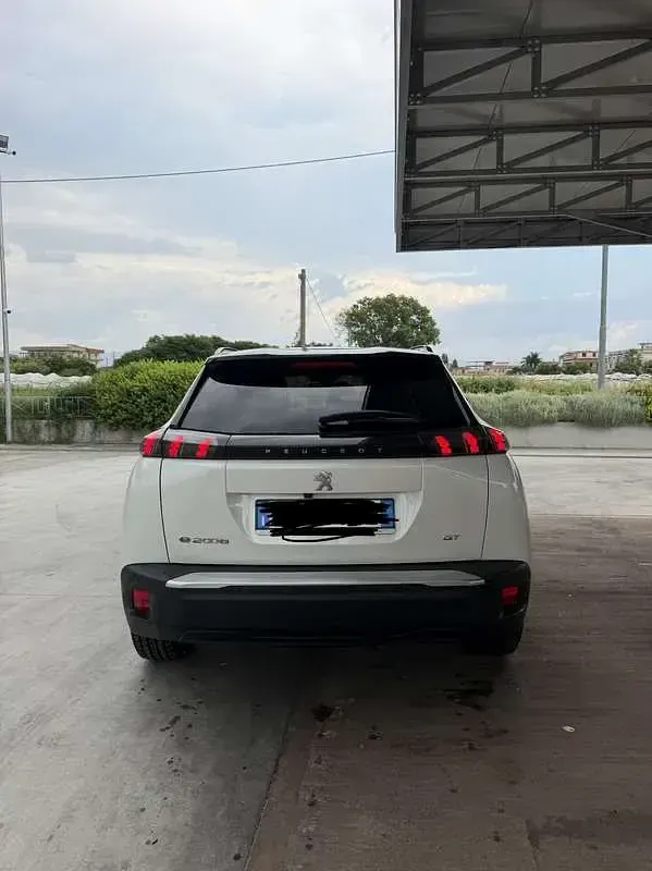 Usata Peugeot e-2008 GTi 50 kW (68 CV) 2022 SUV