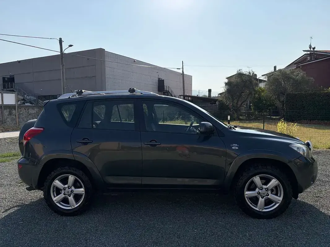 Usata Toyota RAV4 177 CV (130 kW) 2006 SUV