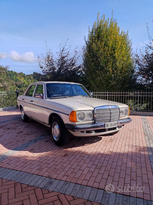 Usata Mercedes 240 72 CV (52 kW) 1981 Bianco Berlina