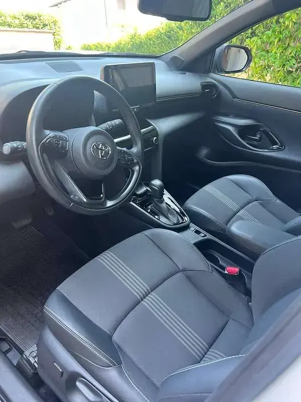Usata Toyota Yaris Cross 92 CV (67 kW) 2024 Bianco SUV