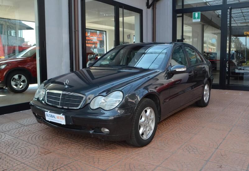 Grigio Usata 2000 Mercedes C200 Elegance Tre volumi | 3450 € (Buon prezzo) - Immagine 1/4