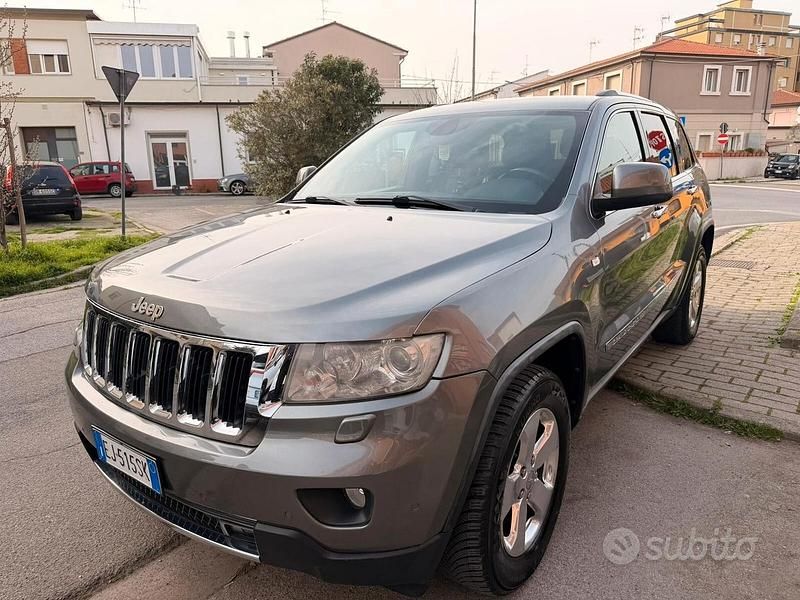 Usata Jeep Grand Cherokee Overland 241 CV (177 kW) 2011 Grigio SUV