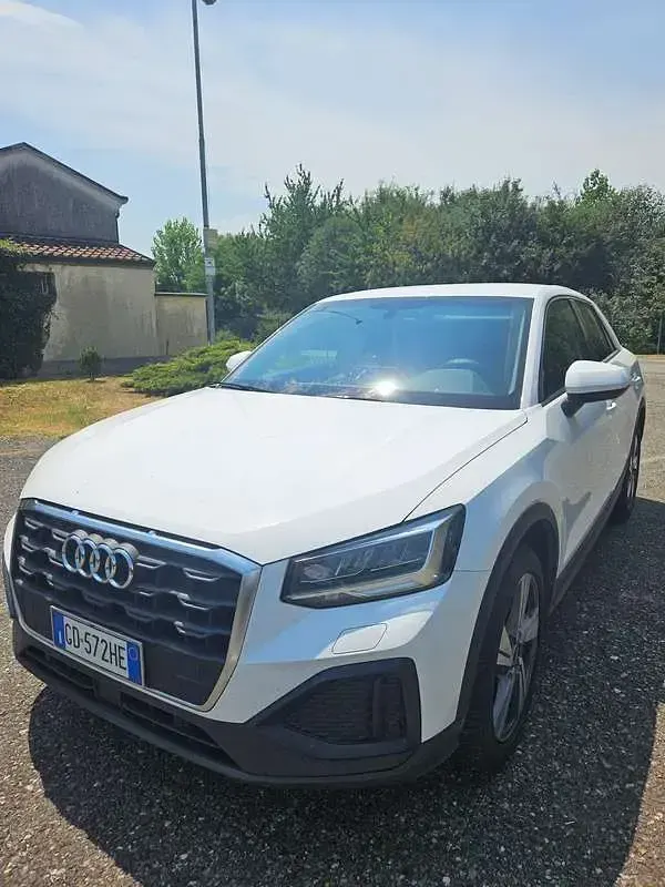 Usata Audi Q2 Ambiente 150 CV (110 kW) 2021 Bianco SUV