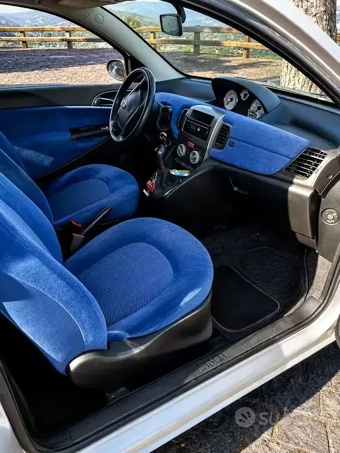 Usata Lancia Ypsilon 69 CV (50 kW) 2004 Grigio Utilitaria