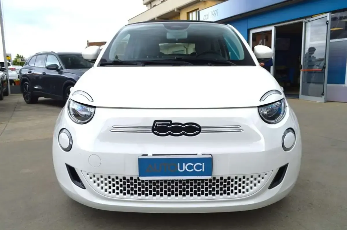 Usata Fiat 500e 42 kW (58 CV) 2023 Bianco gelato Cabrio