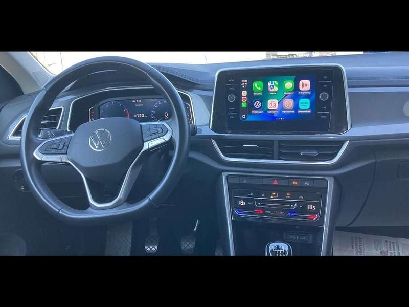 Usata VW T-Roc Style 110 CV (80 kW) 2023 0f blu lava metallizzato SUV