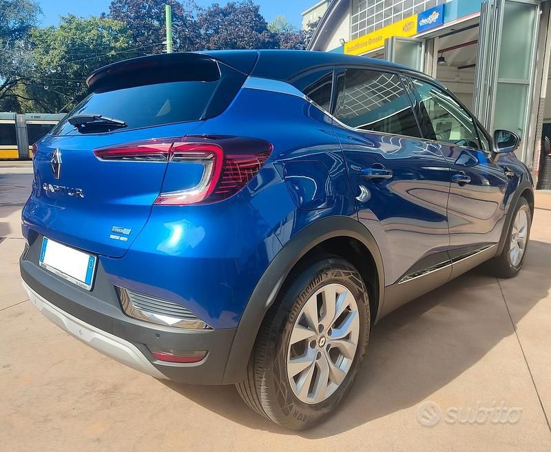 Usata Renault Captur Intens 145 CV (106 kW) 2022 Blu SUV