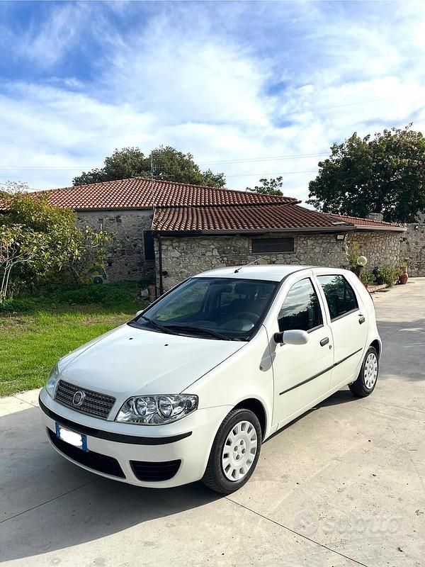 Usata Fiat Punto 69 CV (50 kW) 2009 Bianco Berlina