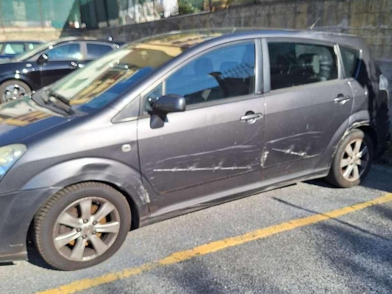 Usata Toyota Corolla Verso 136 CV (100 kW) 2008 Grigio Monovolume