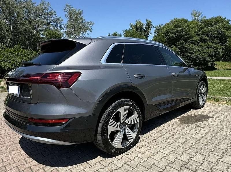 Usata Audi e-tron Ambiente 300 kW (408 CV) 2021 Grigio SUV