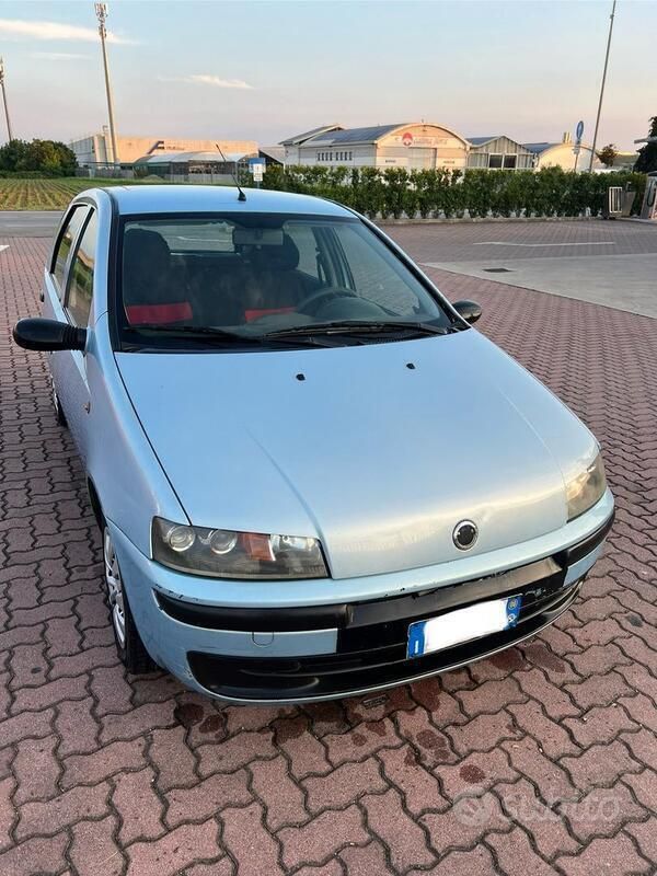 Usata Fiat Punto 80 CV (58 kW) 2001 Blu Utilitaria
