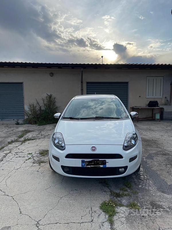 Bianco Usata 2014 Fiat Punto Street Due volumi | 5000 € (Buon prezzo) - Immagine 1/4