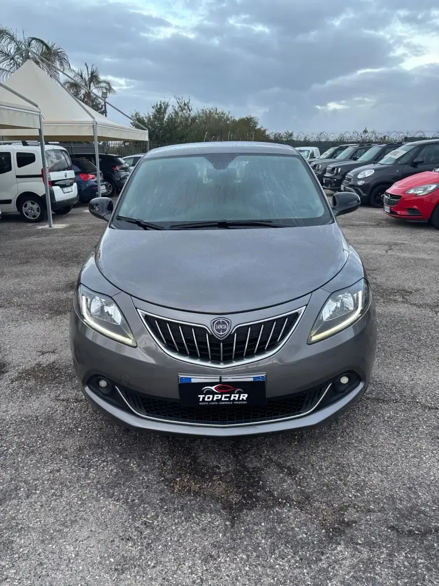 Usata Lancia Ypsilon Gold 69 CV (50 kW) 2022 Grigio Utilitaria