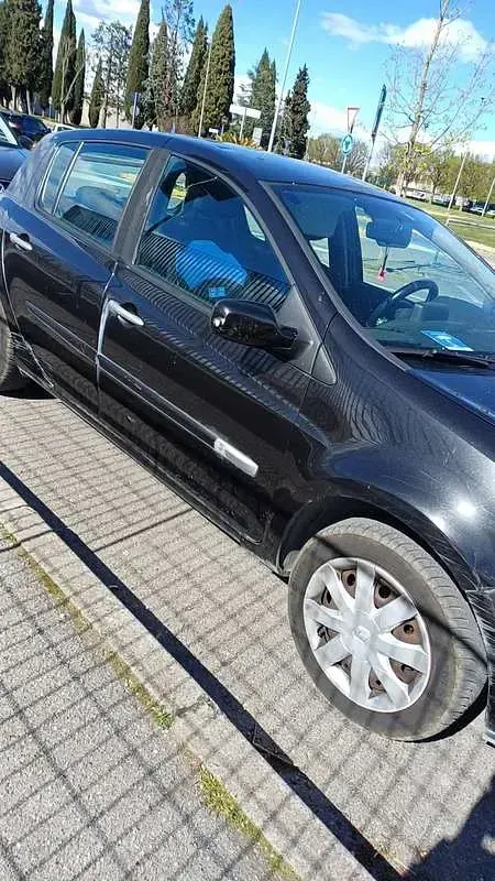 Usata Renault Clio II Dynamique 75 CV (55 kW) 2010 Berlina