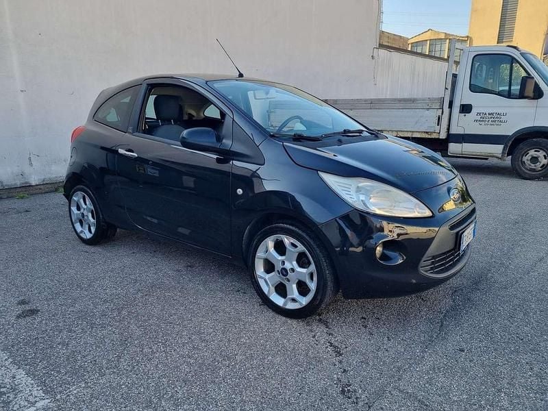 Other Usata 2013 Ford Ka Titanium Tre volumi | 4900 € (Buon prezzo) - Immagine 1/4