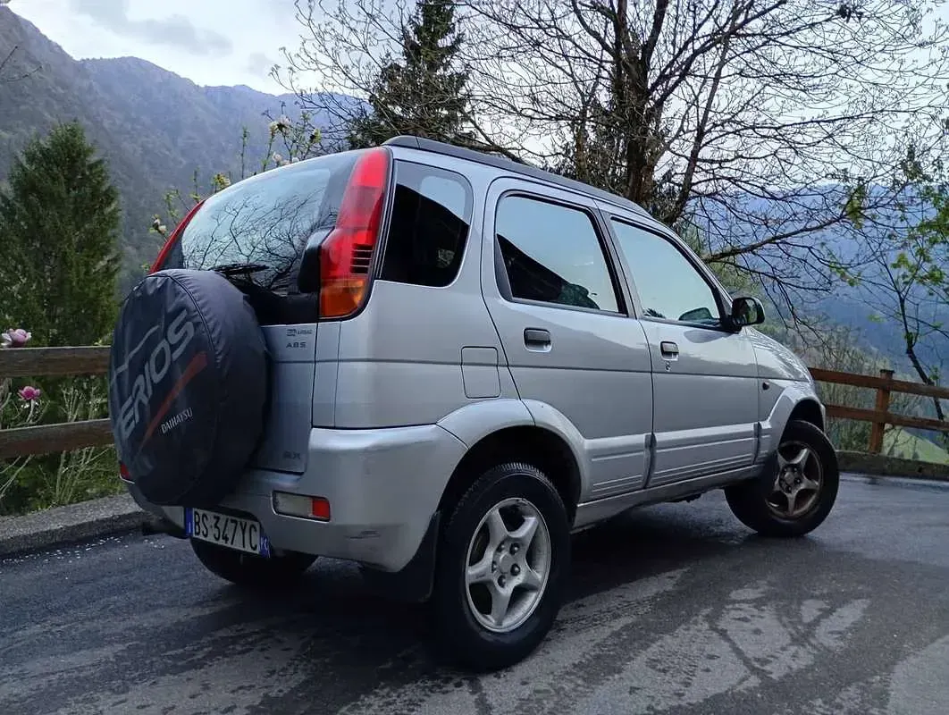 Usata Daihatsu Terios 83 CV (61 kW) 2001 Grigio SUV