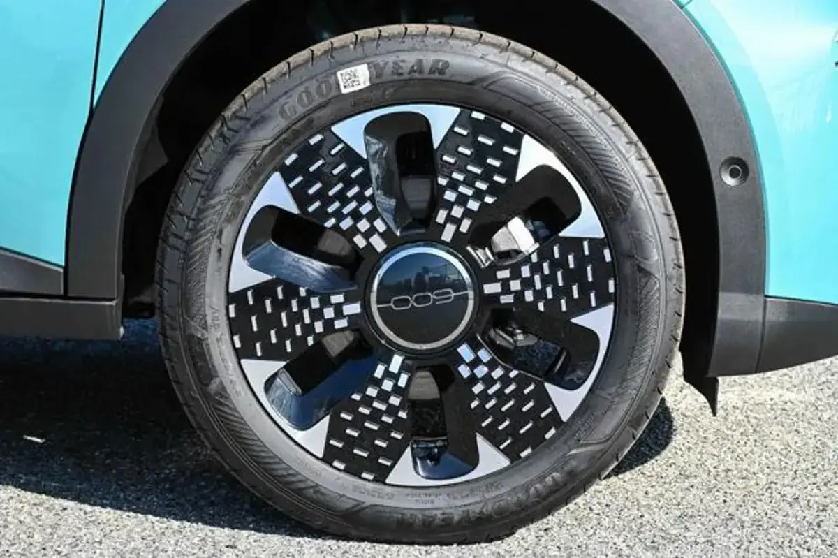 Nuova Fiat 600 La Prima 101 CV (74 kW) 2025 Blu SUV
