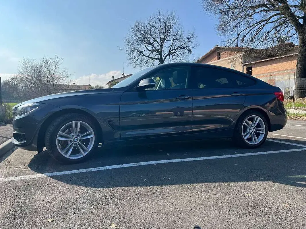 Usata BMW 318 Advantage 150 CV (110 kW) 2017 Blu/azzurro Berlina