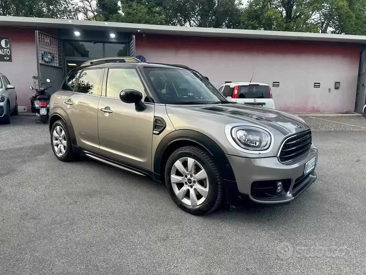 Usata Mini One Countryman Business 102 CV (75 kW) 2020 Grigio SUV