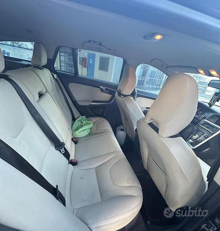 Usata Volvo V60 2011 Nero Station wagon