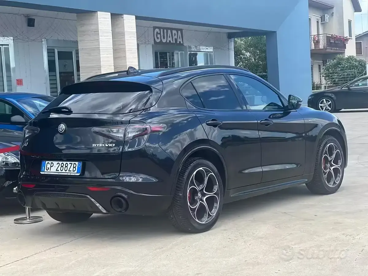 Usata Alfa Romeo Stelvio Veloce 209 CV (153 kW) 2023 Nero SUV