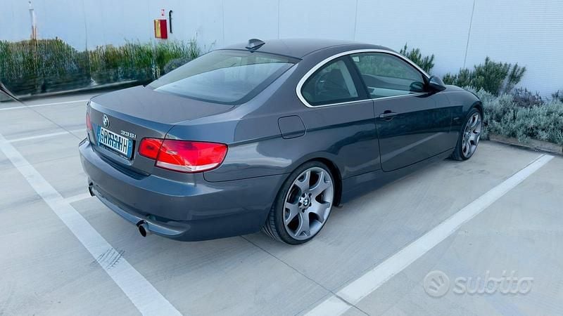 Usata BMW 335 306 CV (225 kW) 2006 Grigio Coupé